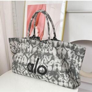 🌿🌿ALO Yoga Gray Pattern Tote Bag